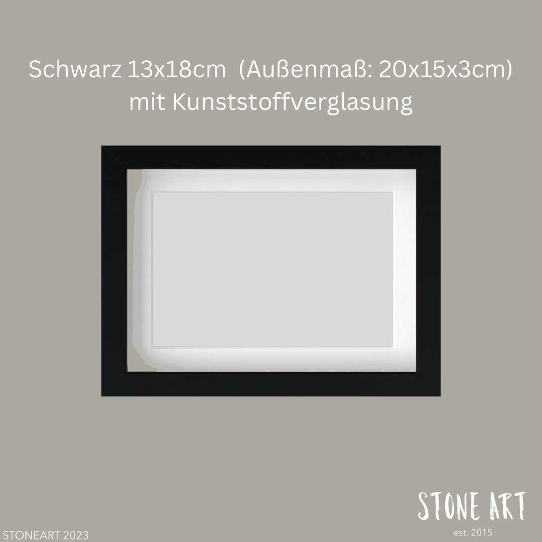Schwarzer Bilderrahmen mit den Maßen 13x18 cm (Außenmaß: 20x15x3 cm) und Kunststoffverglasung, ideal für besondere Geschenkideen von Stoneart2015.