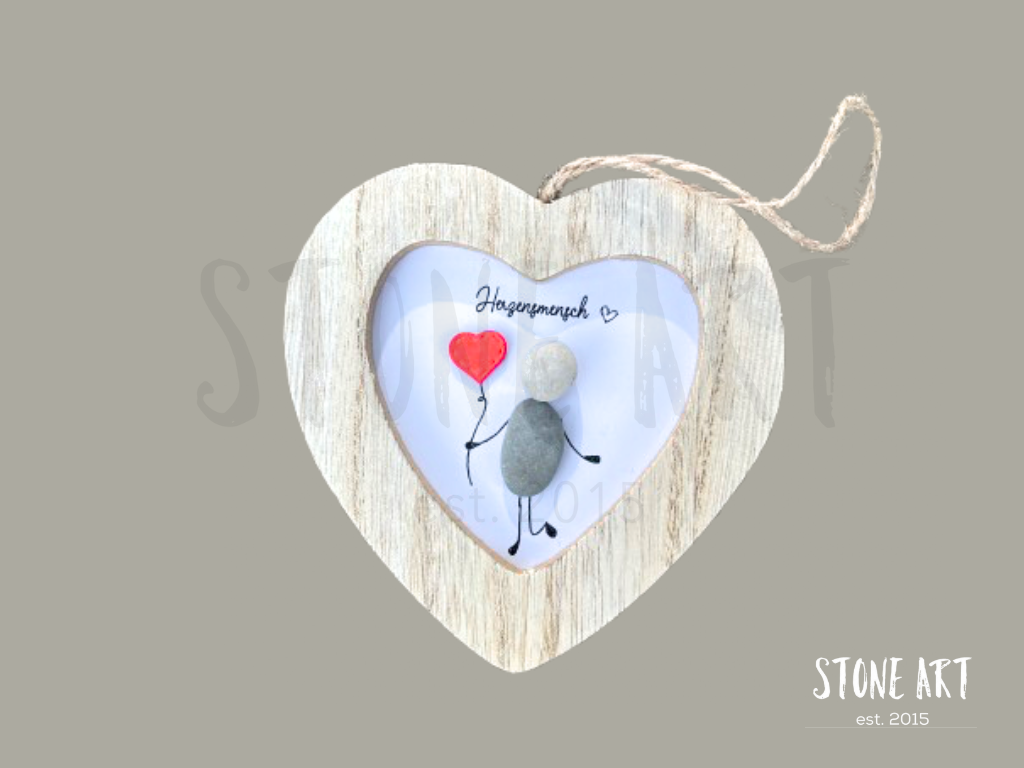 Einzigartiges Geschenk aus Naturmaterialien – Steinbild mit liebevoller Botschaft im herzförmigen Holzrahmen