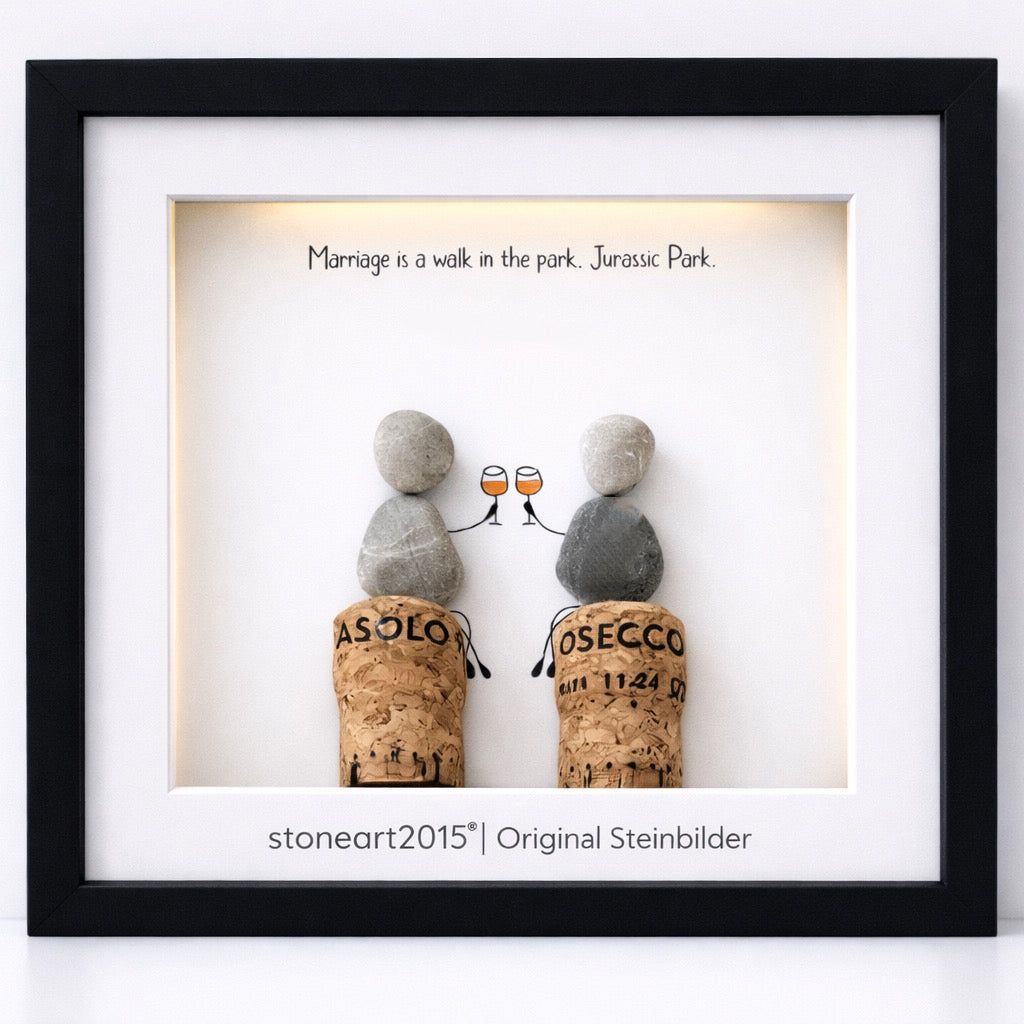 Handgefertigtes Steinbild aus echten Kieselsteinen – Marriage is a walk in the park. Jurassic Park.