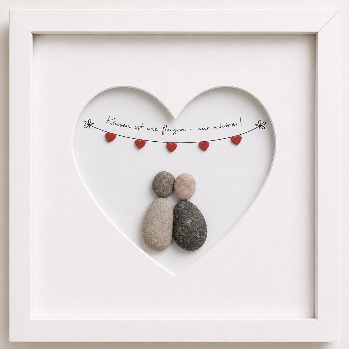 Handgemachtes Steinbild mit Herzmotiv und Spruch Küssen ist wie fliegen – romantisches Geschenk für Lieblingsmenschen
