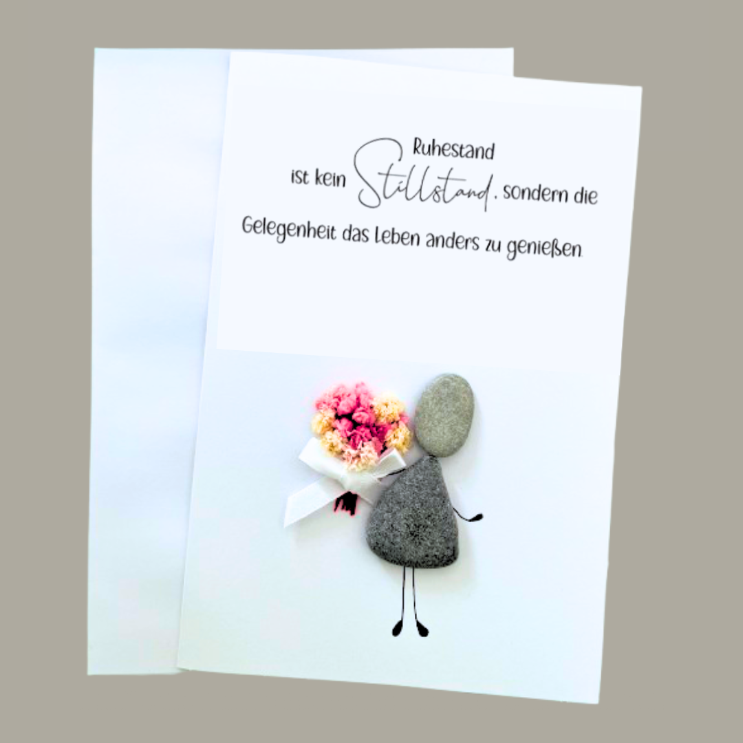 Karte Ruhestand – Ruhestand ist kein Stillstand mit Mini-Steinbild und Trockenblumen