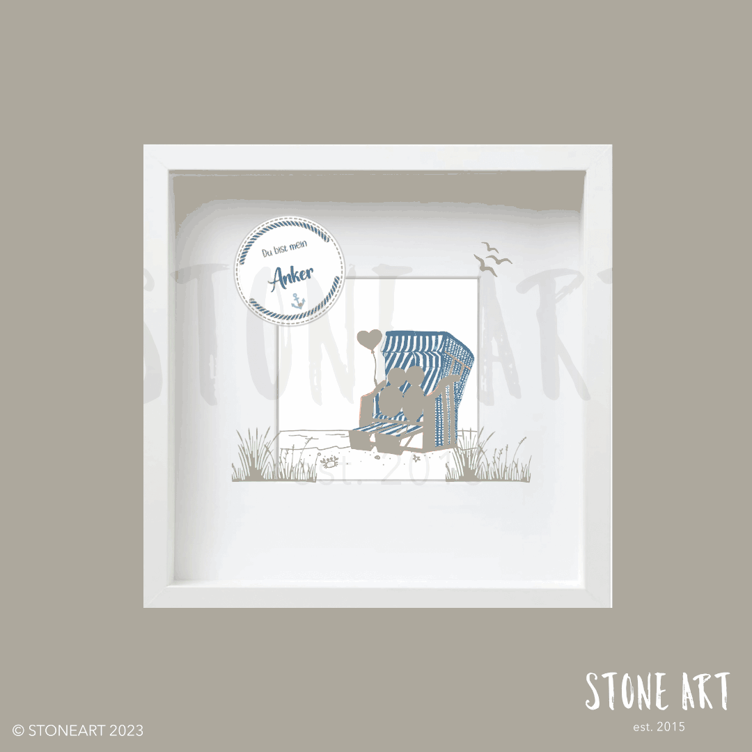 Handgemachtes maritimes Steinbild mit Strandkorb und Meer von Stoneart2015, verziert mit Natursteinen und einem individuellen Spruch. Perfekte Wanddeko für Nordsee- und Ostsee-Liebhaber.