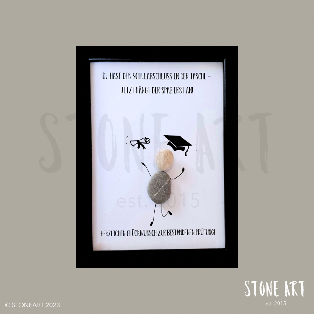 PRÜF09-Steinbild-Du hast den Schulabschluss in der Tasche