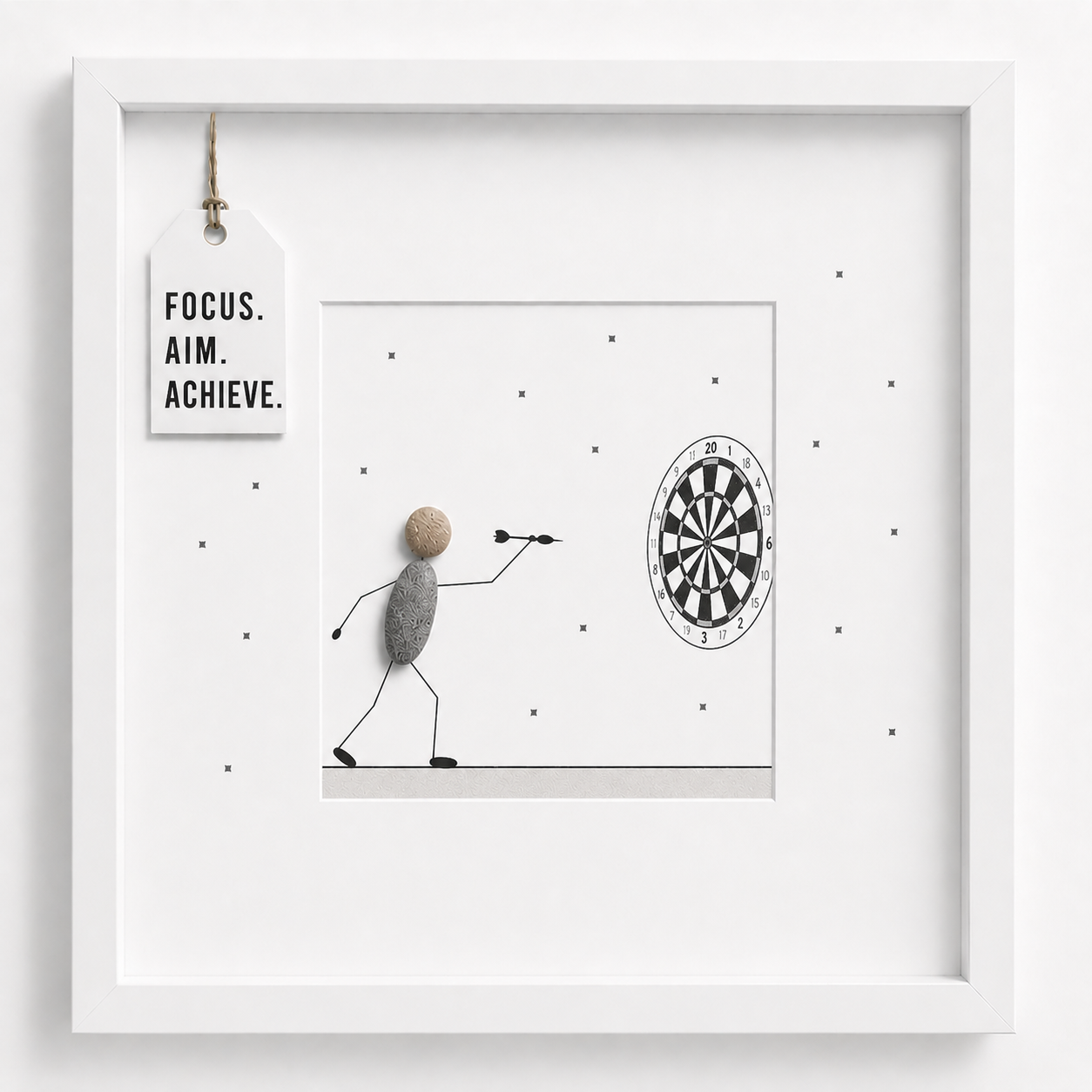 Steinbild Dart mit Kieselsteinen – Dartspieler zielt auf Dartscheibe, Focus Aim Achieve