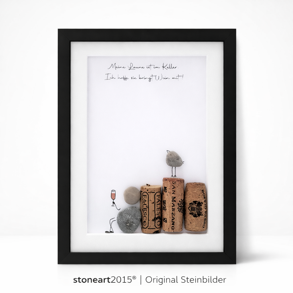 Steinbild Wein mit Kieselsteinen – Figur mit Weinglas neben Weinkorken, Meine Laune ist im Keller ich hoffe sie bringt Wein mit