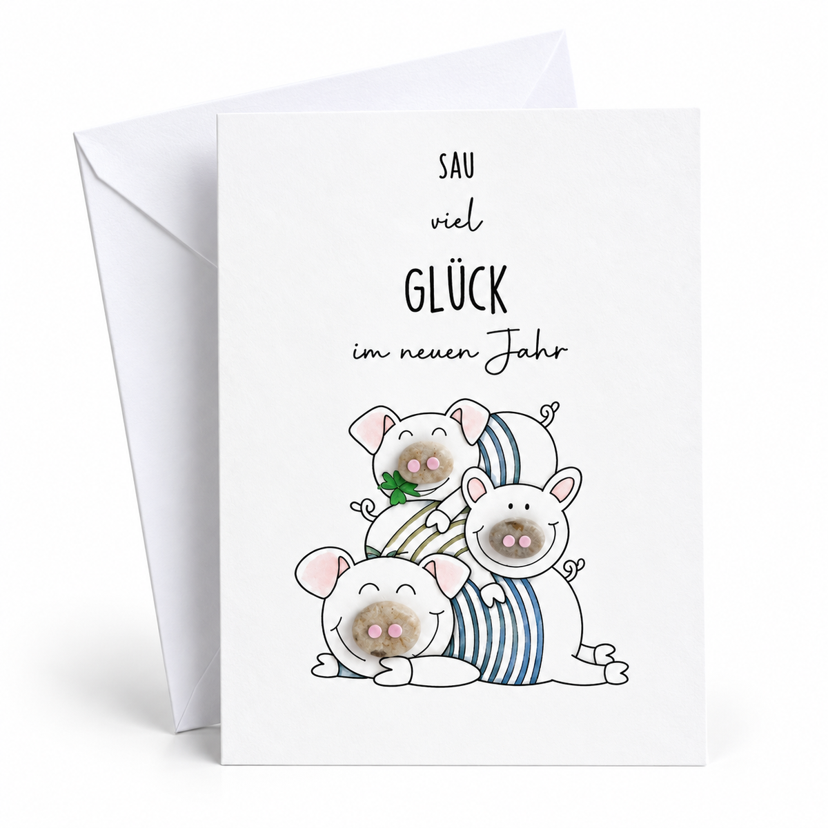 Handgemachte weiße Klappkarte mit drei Kieselstein-Schweinchen und Kleeblatt, Spruch „Sau viel Glück im neuen Jahr“ – Neujahrskarte, Grußkarte mit Umschlag