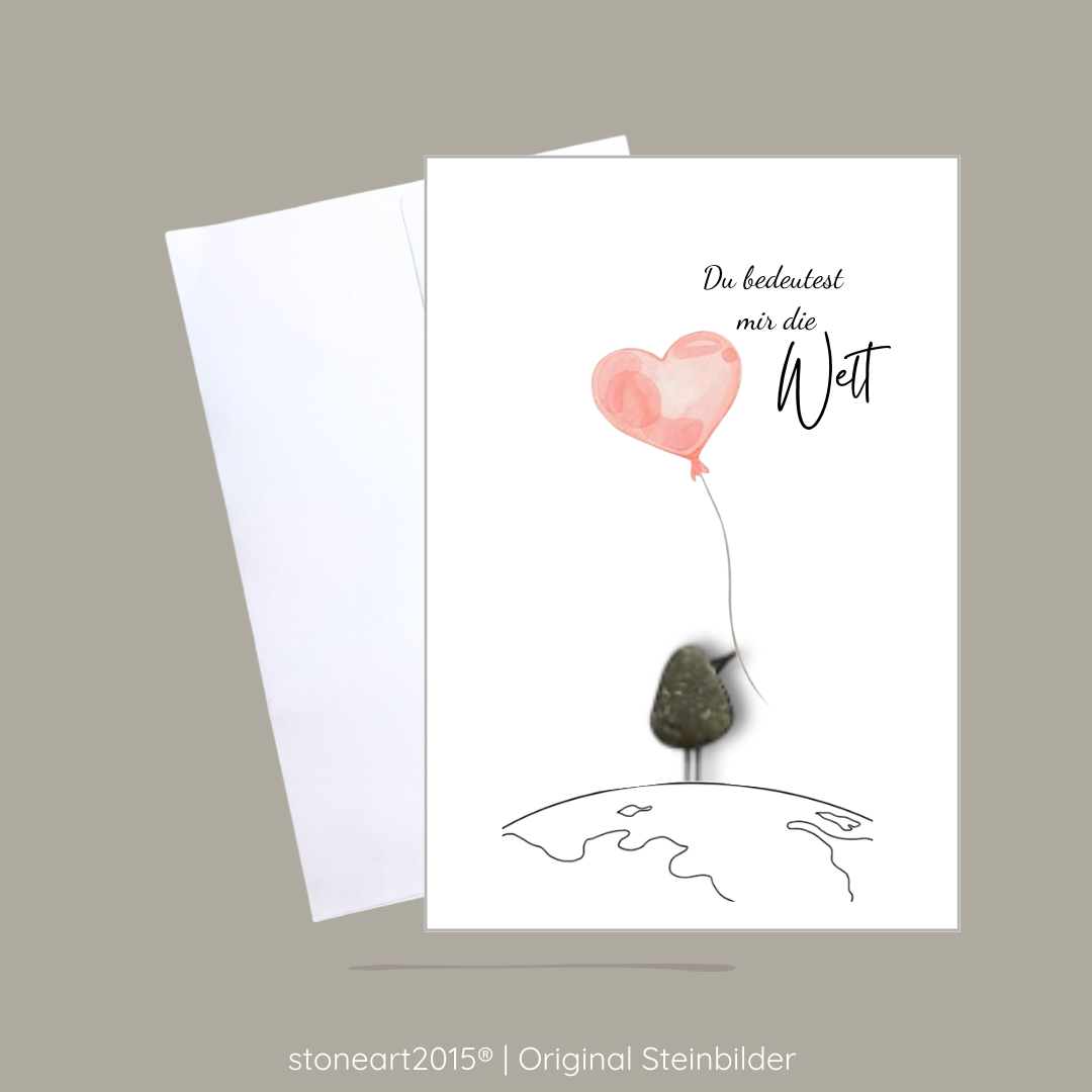 Handgemachte weiße Klappkarte mit Kieselstein, mit Spruch „Du bedeutest mir die Welt"