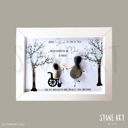Handgefertigtes Steinbild mit dem Spruch „Großes Glück ist eine Physiotherapeutin“ – liebevolles Geschenk für Therapeutinnen.