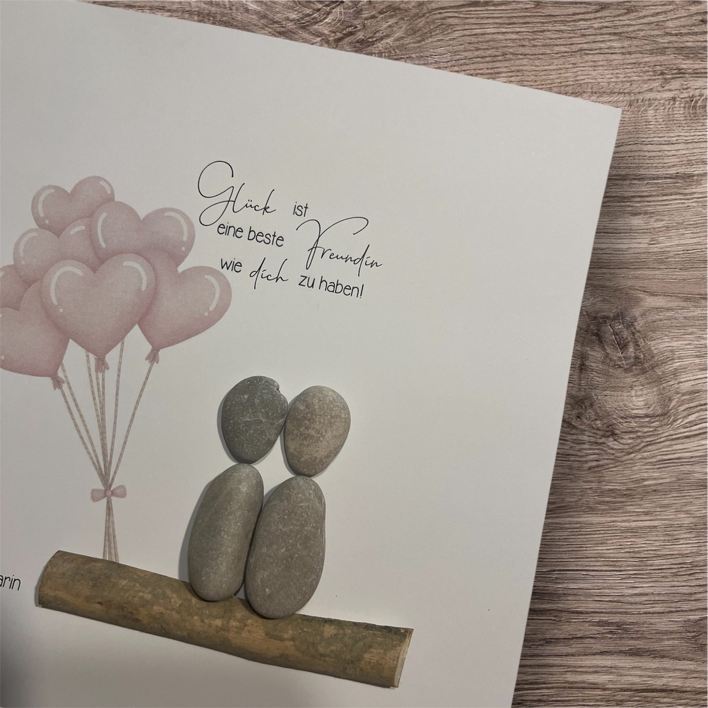 Detailaufnahme Steinbild Glück ist eine Freundin