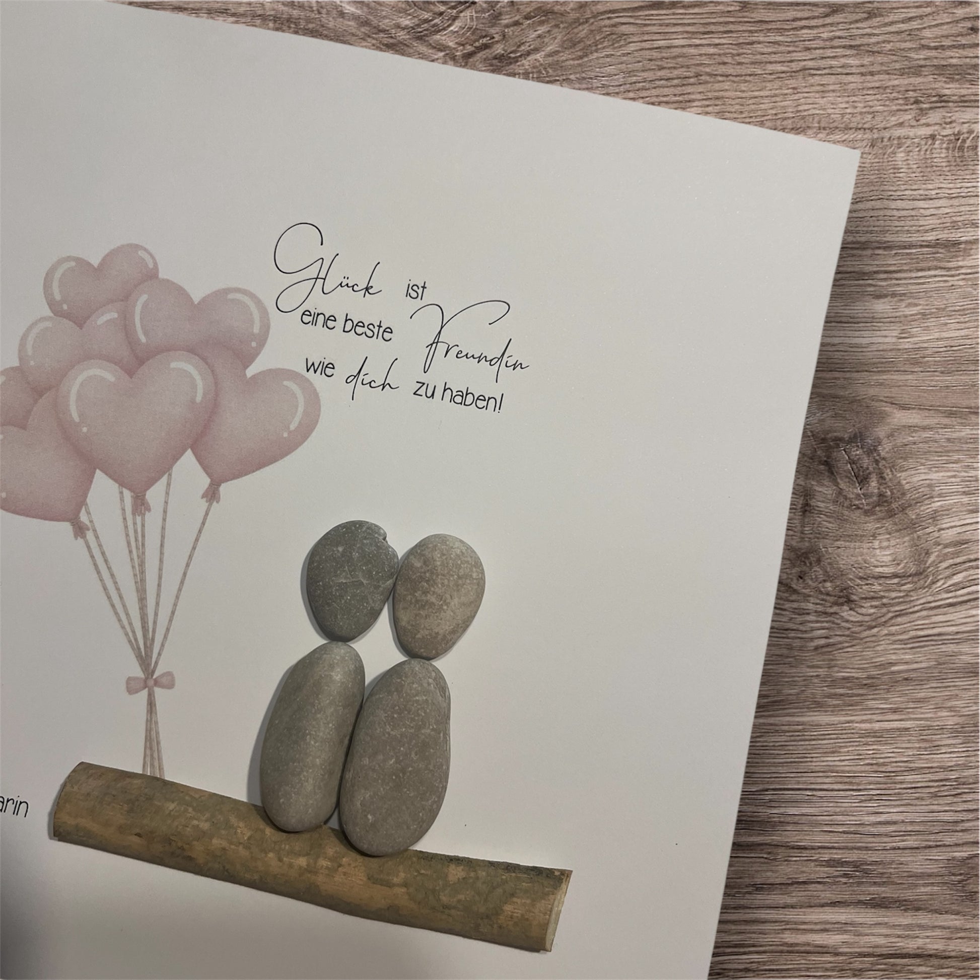 Detailaufnahme Steinbild Glück ist eine Freundin