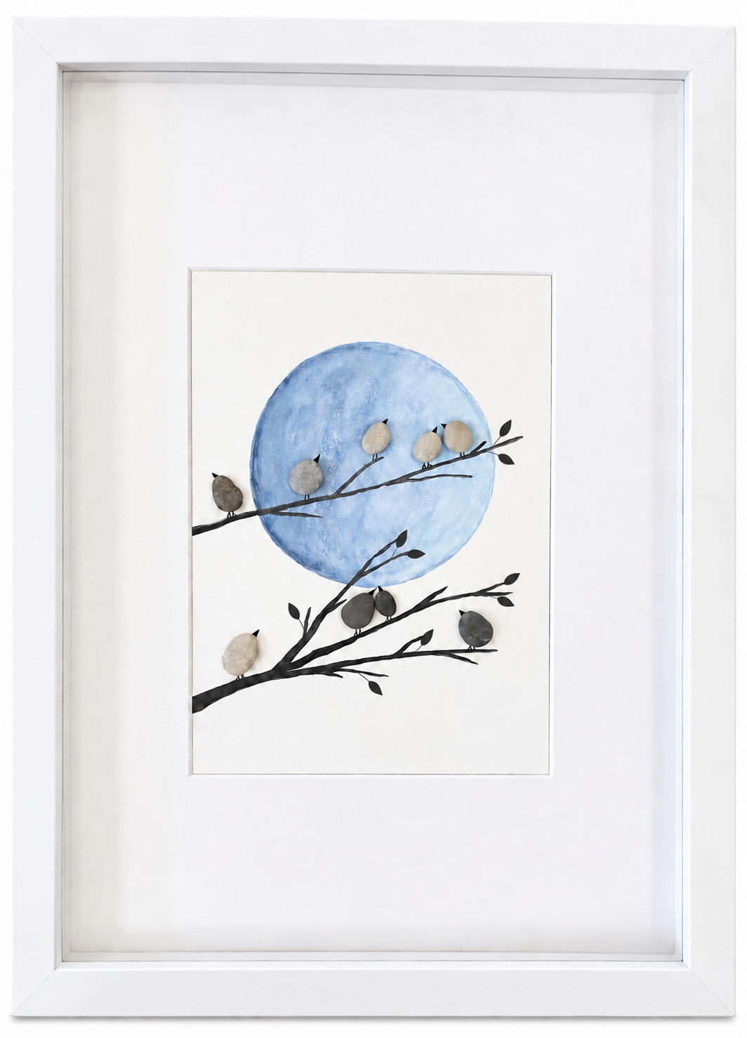 Kieselsteinbild Vögel vor blauem Vollmond – Geschenk für Vogelliebhaber, handgemachtes Steinbild