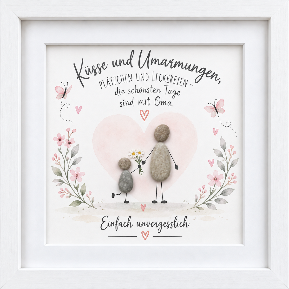 Kieselsteinbild Großmutter mit Enkelkind und Blumenstrauß, umrahmt von Herzen und Schmetterlingen „Küsse und Umarmungen, Plätzchen und Leckereien – die schönsten Tage sind mit Oma. Einfach unvergesslich.“ – Geschenk für die Oma, handgemachtes Steinbild
