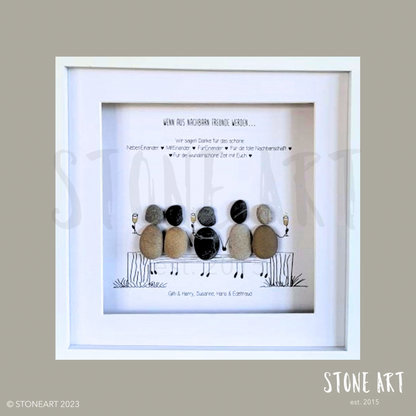Ein handgefertigtes Kieselsteinbild von Stoneart2015, gerahmt und liebevoll gestaltet. Spruch "Wenn aus Nachbarn Freunde werden". Es eignet sich ideal als Geschenk für besondere Anlässe
