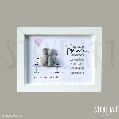 Handgefertigtes Steinbild mit Spruch 'Herzensfreundin' im weißen Rahmen