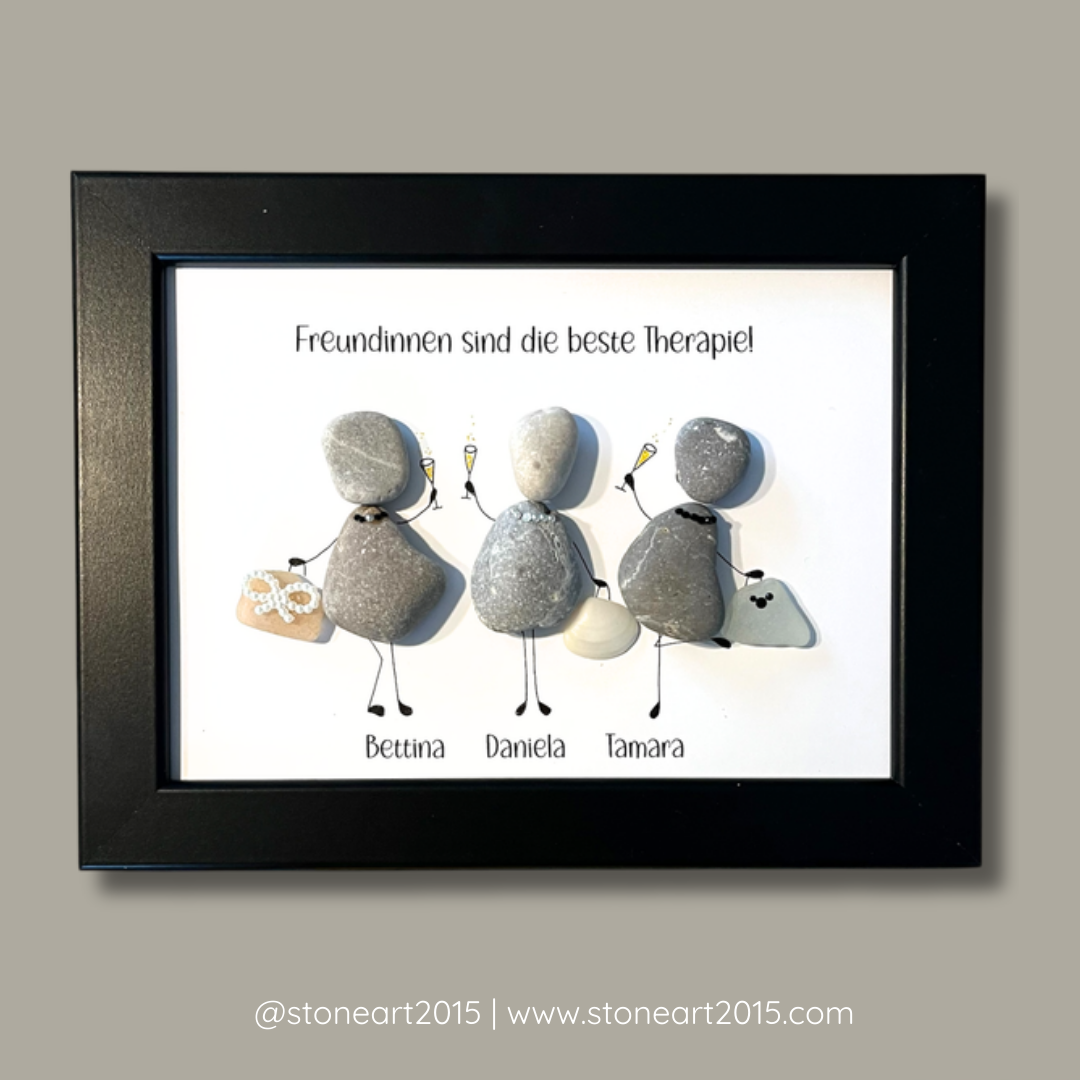 Steinbild Freundinnen gerahmt an Wohnzimmerwand – handgemachtes Freundschaftsgeschenk mit Spruch