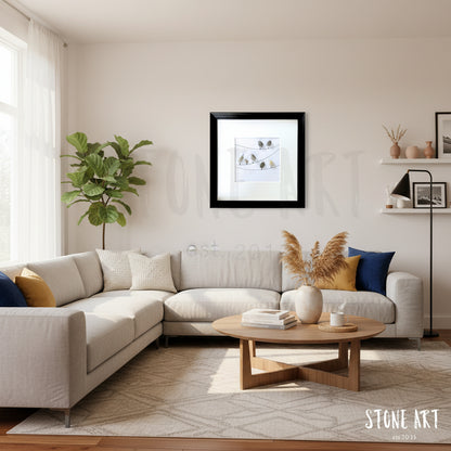 Steinbild Vögel auf Leine gerahmt im Wohnzimmer – handgemachte Wanddeko minimalistisch
