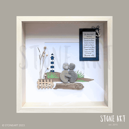 Handgefertigtes Steinbild mit Leuchtturm-Motiv und dem Spruch „Ich ohne dich – wie ein Leuchtturm ohne Licht“ – liebevolles Geschenk für Partner:innen oder Freund:innen.