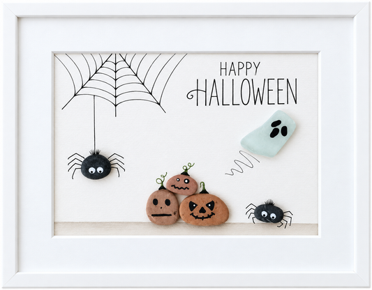 Kieselsteinbild Spinne, Kürbisfamilie und Happy Halloween Schriftzug – Halloween-Deko, handgemachtes Steinbild