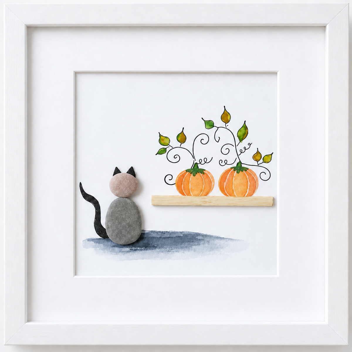 Kieselsteinbild Katze betrachtet Kürbisregal – Herbst- und Halloween-Deko, handgemachtes Steinbild