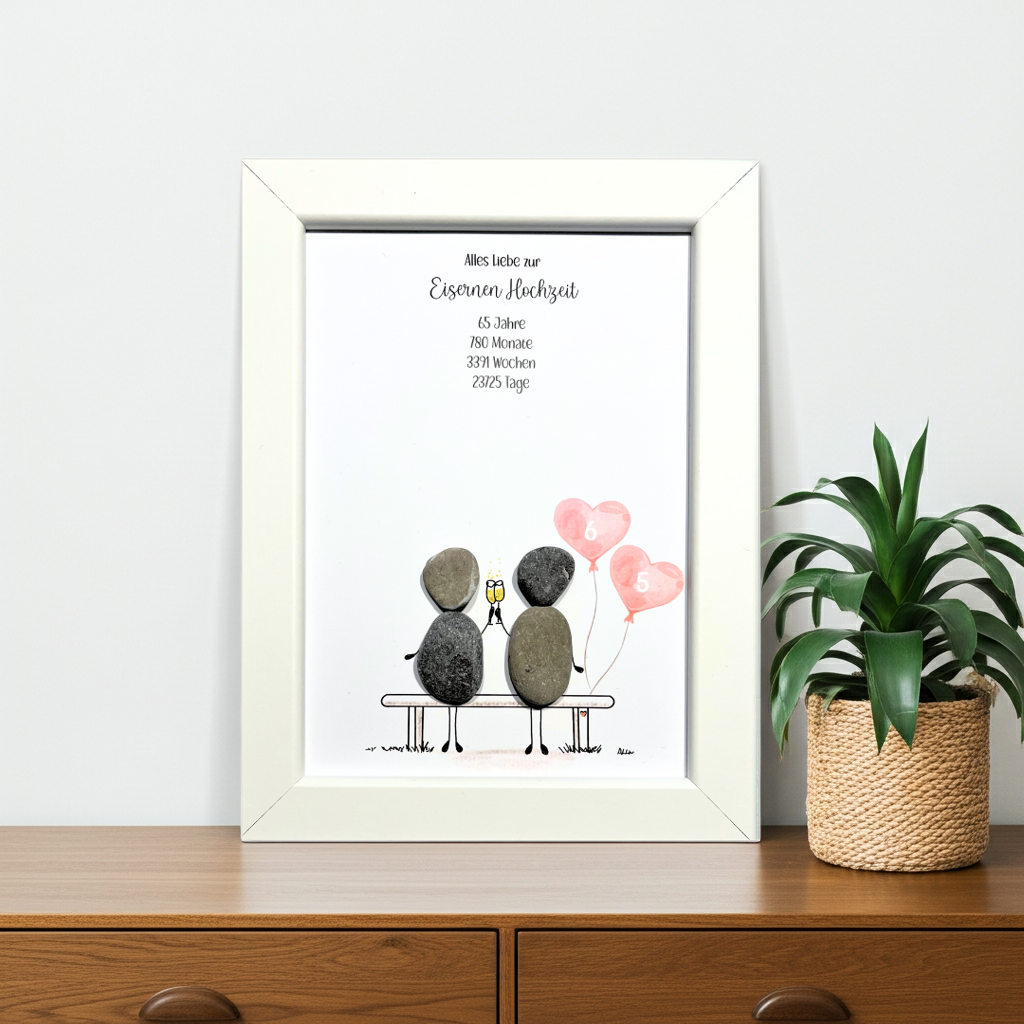 Steinbild Eiserne Hochzeit gerahmt im Wohnzimmer – handgemachtes Hochzeitsgeschenk zum 65. Jahrestag