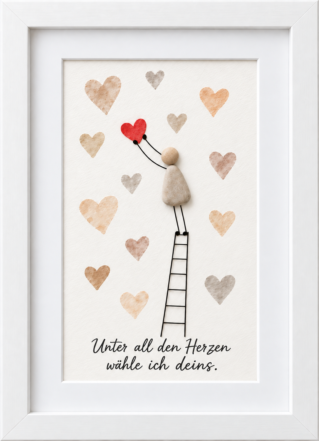 Kieselsteinbild Steinfigur auf Leiter, die nach einem roten Herz zwischen vielen Herzen greift „Unter all den Herzen wähle ich deins.“ – romantisches Geschenk, handgemachtes Steinbild