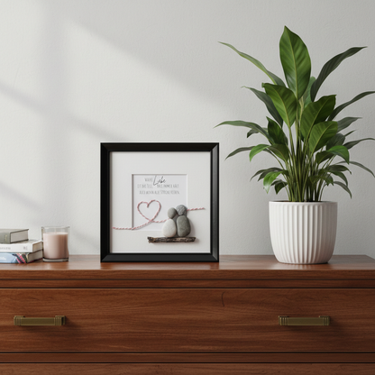 Steinbild Hochzeit gerahmt im Wohnzimmer – handgemachtes Hochzeitsgeschenk mit Spruch