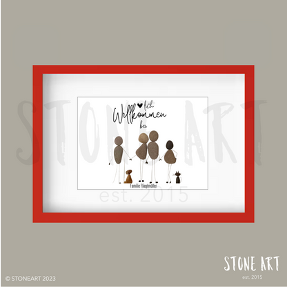 HOME21-Steinbild_Herzlich_willkommen_bei_Familie-roter_Rahmen