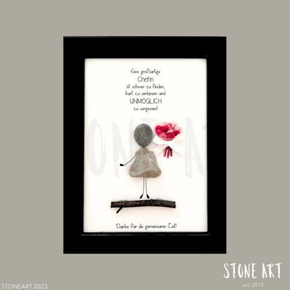 Handgefertigtes Steinbild mit der Aufschrift „Eine großartige Chefin ist schwer zu finden“ – Geschenkidee für Vorgesetzte.