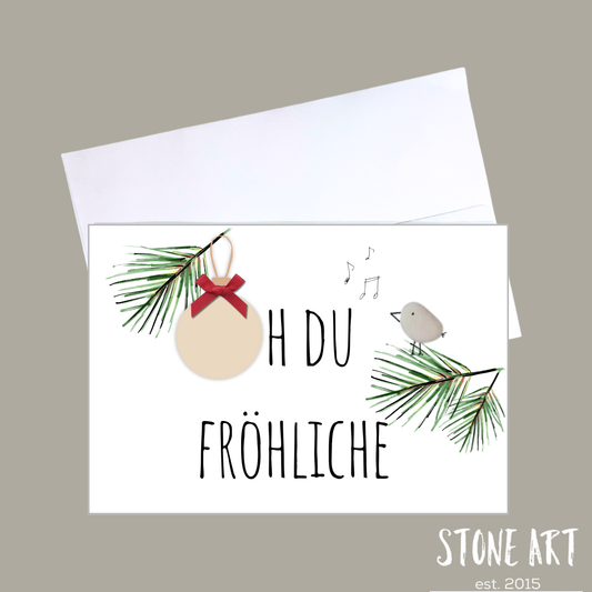 Handgemachte weiße Klappkarte mit Kieselstein, mit Spruch „Oh du fröhliche"