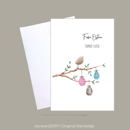 Handgemachte weiße Klappkarte mit Kieselstein, mit Spruch „Frohe Ostern" und Kirschblüte