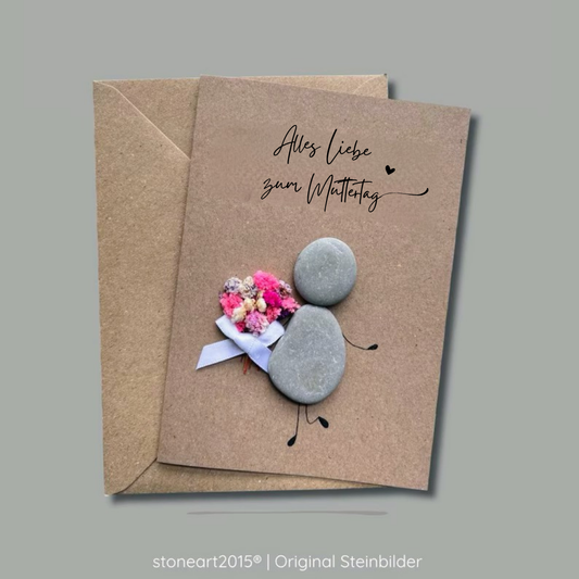 Handgemachte Kraftpapier-Klappkarte mit Kieselstein, mit Spruch „Alles Liebe zum Muttertag"