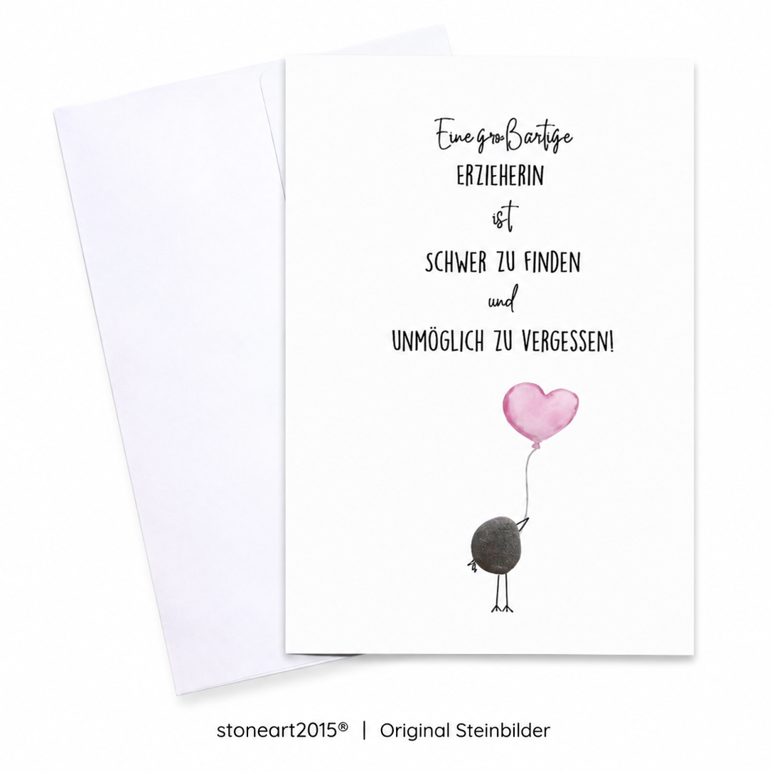 Handgemachte weiße Klappkarte mit Kieselstein, mit Spruch „Eine großartige Erzieherin ist schwer zu finden und unmöglich z...