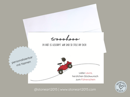 Klappkarte mit dem Spruch „Herzlichen Glückwunsch zum Führerschein“ – moderne Glückwunschkarte für Fahranfänger:innen, ideal als Beigabe zum Geschenk.