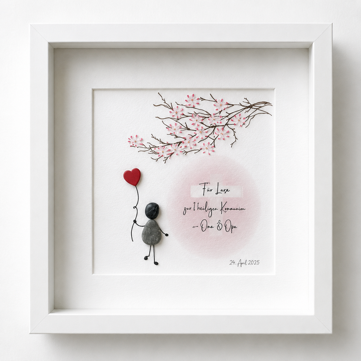 Kieselsteinbild Steinfigur mit rotem Herzballon unter Kirschblüten, personalisierbar mit Name und Datum – Geschenk zur Kommunion, handgemachtes Steinbild