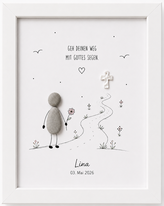 Kieselsteinbild Steinfigur mit Blume neben geschwungenem Weg und Kreuz-Anhänger, personalisierbar mit Name und Datum „Geh deinen Weg mit Gottes Segen“ – Geschenk zur Kommunion und Konfirmation, handgemachtes Steinbild