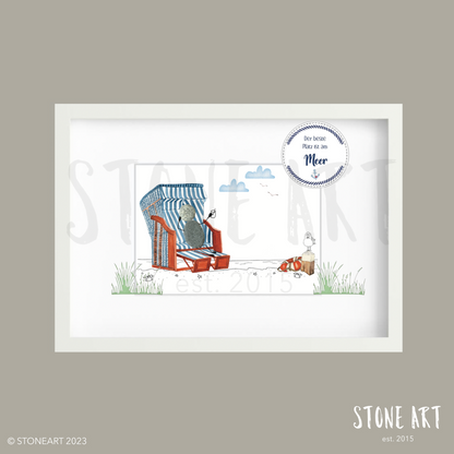 Handgefertigtes Steinbild mit maritimem Motiv und dem Spruch „Der beste Platz ist am Meer“ – perfekte Wanddeko für Meeresliebhaber:innen.