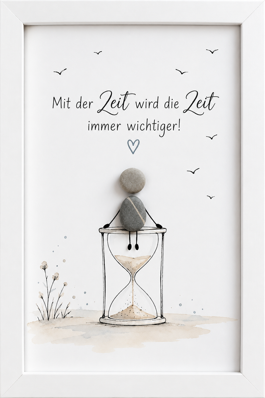 Kieselsteinbild Steinfigur sitzt auf einer Sanduhr „Mit der Zeit wird die Zeit immer wichtiger!“ – nachdenkliches Geschenk zum Thema Zeit, handgemachtes Steinbild