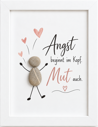 Kieselsteinbild Steinfigur mit erhobenen Armen zwischen rosa Herzen „Angst beginnt im Kopf. Mut auch.“ – Mutmach-Geschenk, handgemachtes Steinbild