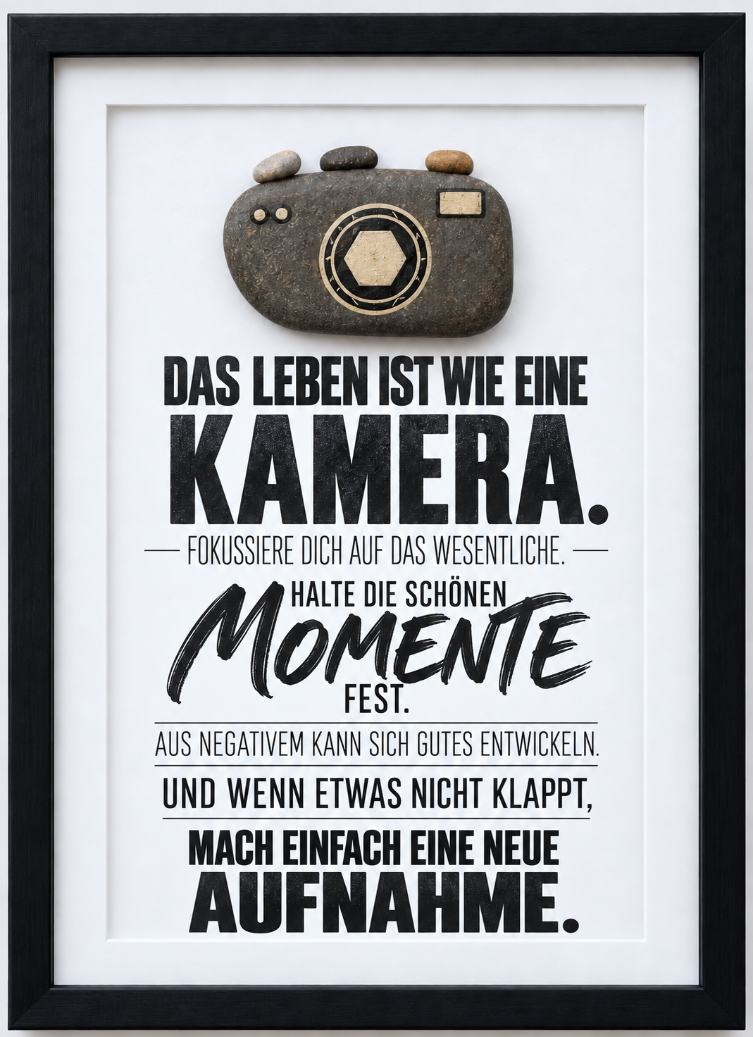Kieselsteinbild Kamera aus Kieselsteinen „Das Leben ist wie eine Kamera. Fokussiere dich auf das Wesentliche. Halte die schönen Momente fest.“ – Geschenk für Fotografie-Fans, handgemachtes Steinbild