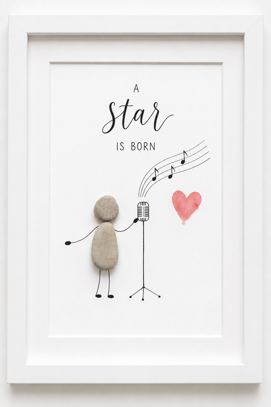 Kieselsteinbild Steinfigur mit Mikrofon und Notenlinien „A Star is born." – Geschenk für Musiker und Sänger, handgemachtes Steinbild