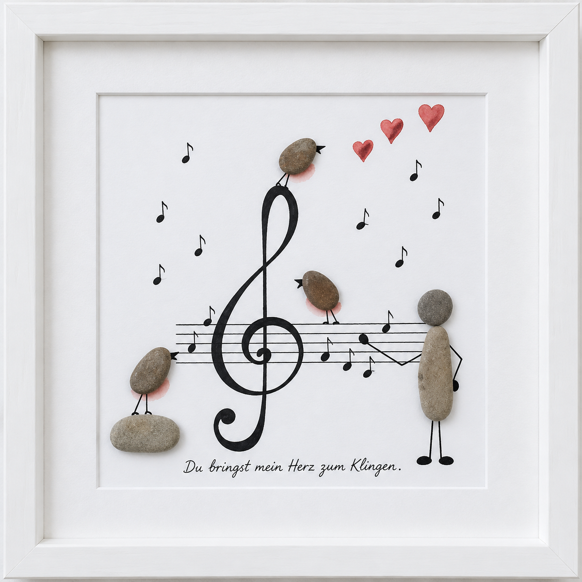 Kieselsteinbild Steinfigur mit singenden Vögeln auf einem Notenschlüssel „Du bringst mein Herz zum Klingen." – romantisches Geschenk für Musikliebhaber, handgemachtes Steinbild