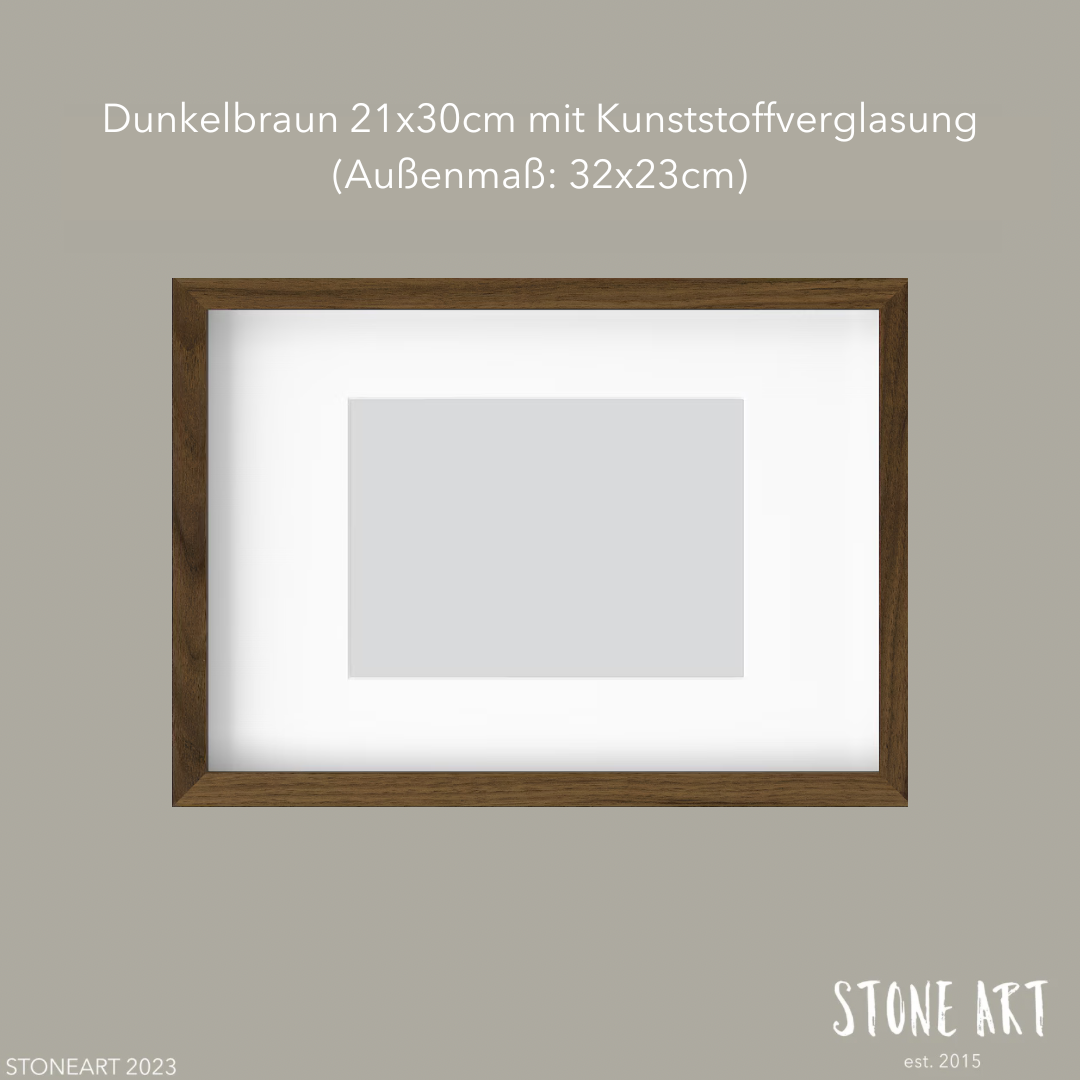 Dunkelbrauner Bilderrahmen mit den Maßen 21x30cm (Außenmaß: 32x23x3cm) und Kunststoffverglasung, ideal für besondere Geschenkideen von Stoneart2015.