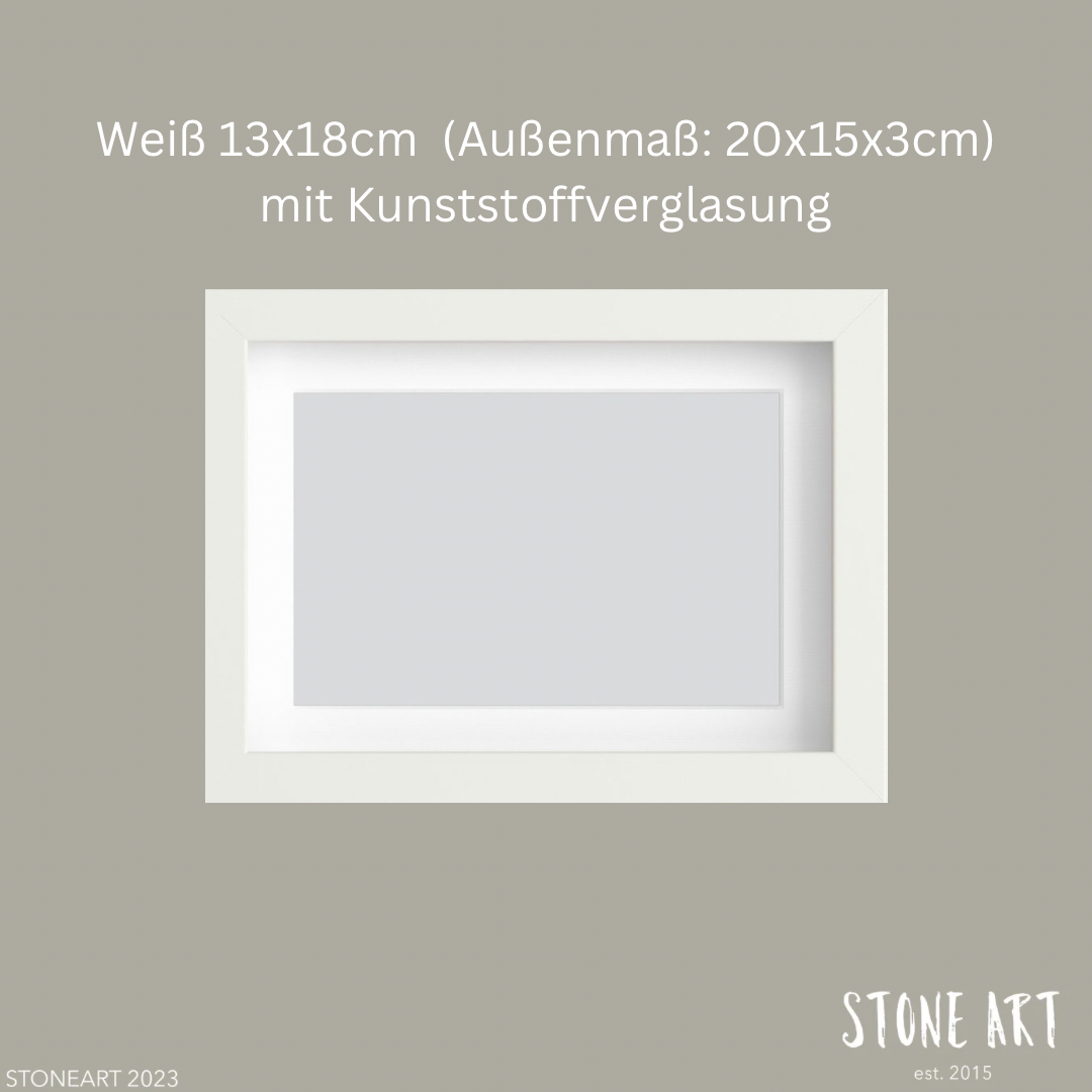 Weißer Bilderrahmen mit den Maßen 13x18 cm (Außenmaß: 20x15x3 cm) und Kunststoffverglasung, ideal für besondere Geschenkideen von Stoneart2015.