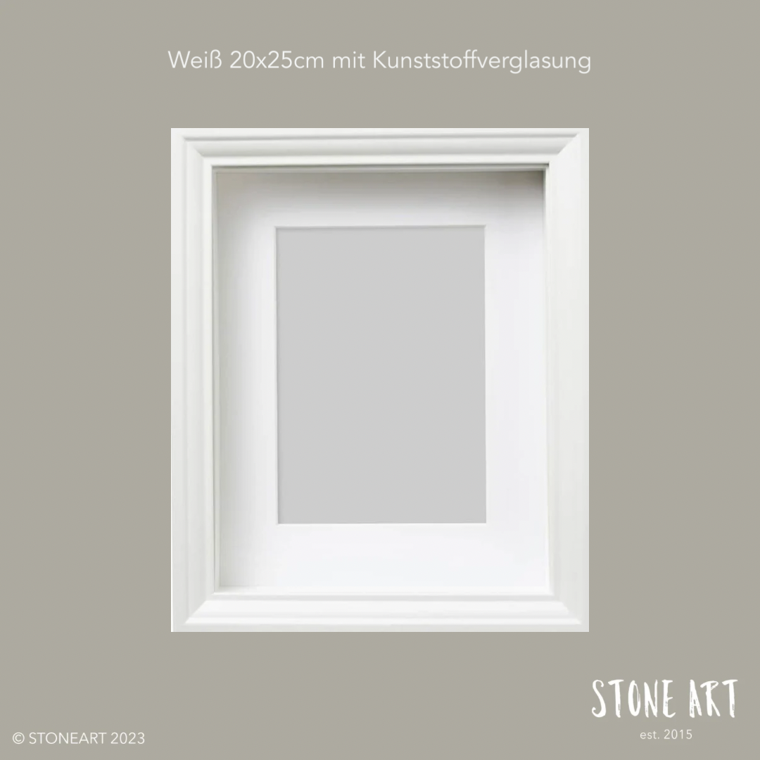 Weißer Bilderrahmen mit den Maßen 20x25cm (Außenmaß: 23x28x6 cm) und Kunststoffverglasung, ideal für besondere Geschenkideen von Stoneart2015.