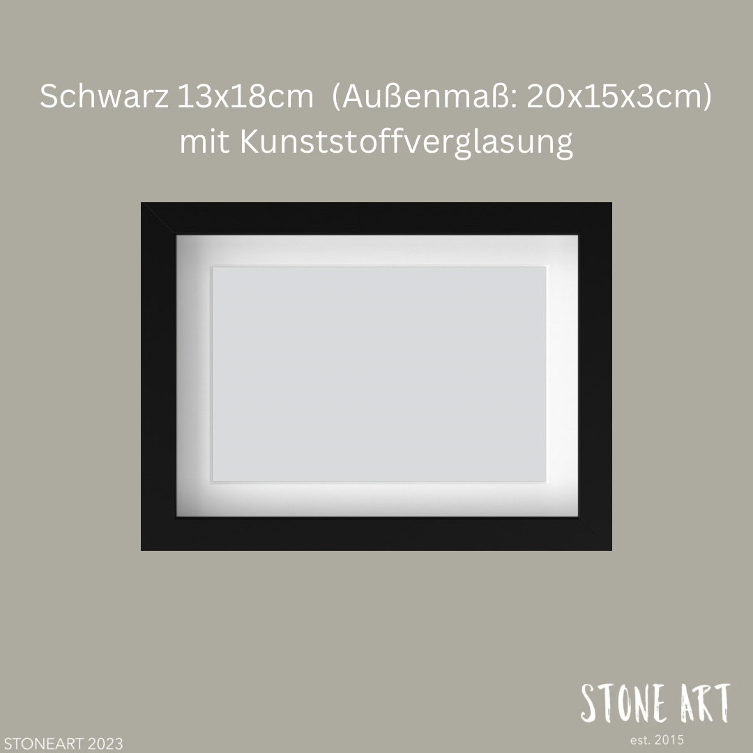 Schwarzer Bilderrahmen mit den Maßen 13x18 cm (Außenmaß: 20x15x3 cm) und Kunststoffverglasung, ideal für besondere Geschenkideen von Stoneart2015.