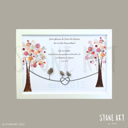 Steinbild Lehrer plfanzen die Samen des Wissens