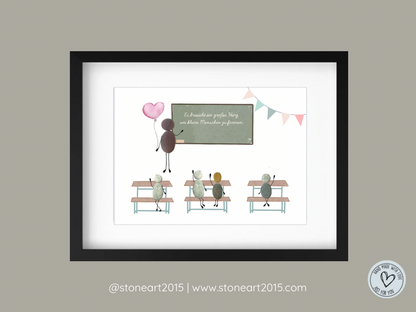 Handgemachtes Abschiedsgeschenk für Erzieherin – Steinbild mit Kindern, Tafel und dem Text „Es braucht ein großes Herz, um kleine Menschen zu formen.