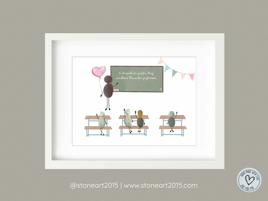 Handgemachtes Abschiedsgeschenk für Erzieherin – Steinbild mit Kindern, Tafel und dem Text „Es braucht ein großes Herz, um kleine Menschen zu formen.