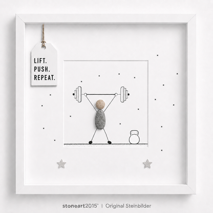 Handgefertigtes Steinbild Gewichtheben aus Kieselsteinen, Sportler stemmt eine Langhantel, mit Spruch Lift Push Repeat.