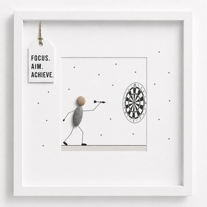 Steinbild Dart mit Kieselsteinen – Dartspieler zielt auf Dartscheibe, Focus Aim Achieve